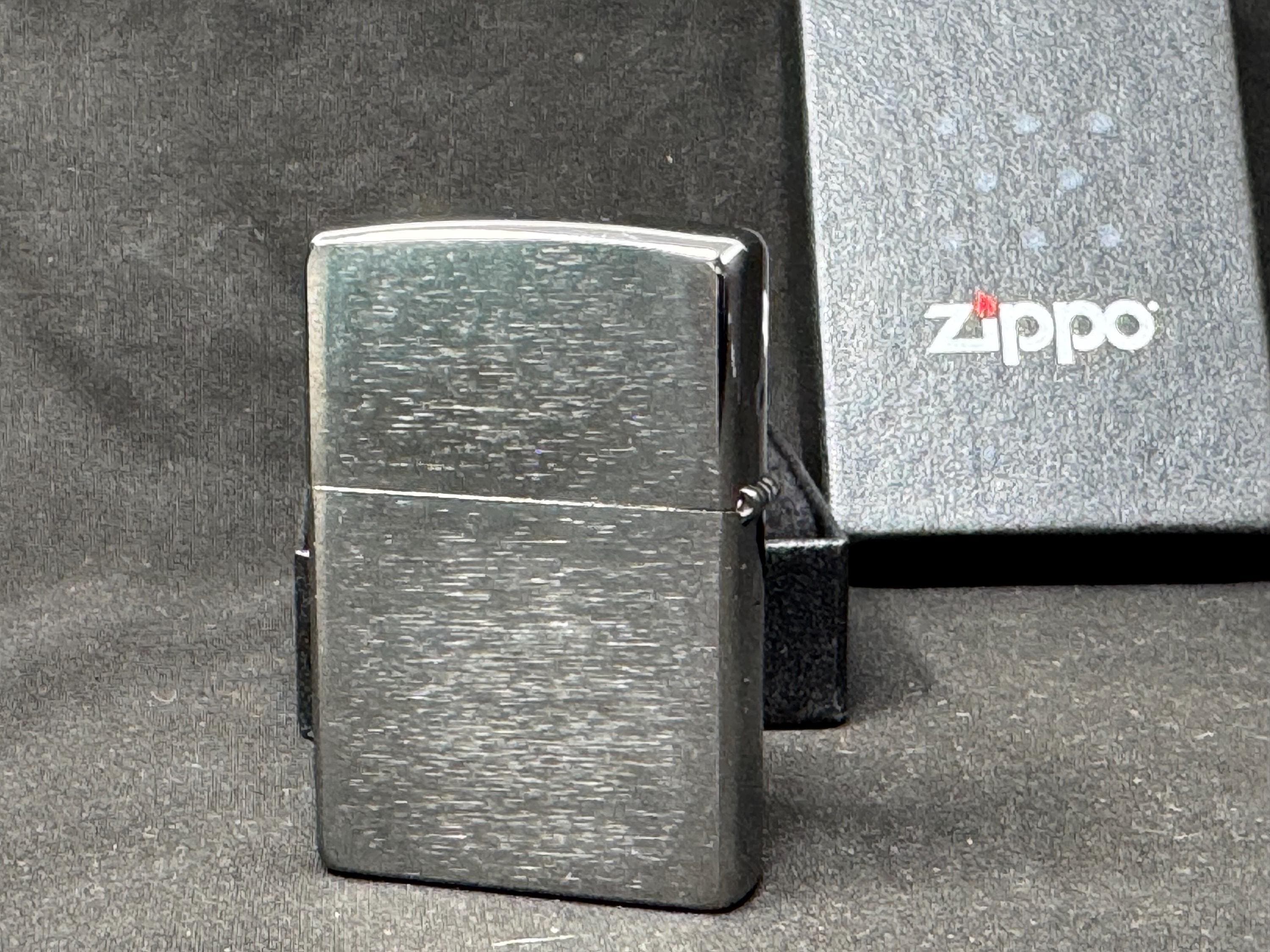 N.O.S. Zippo "Radeford" Brushed Chrome Windproof Lighter (G 16) – The Perfect Collectors‘ Canvas