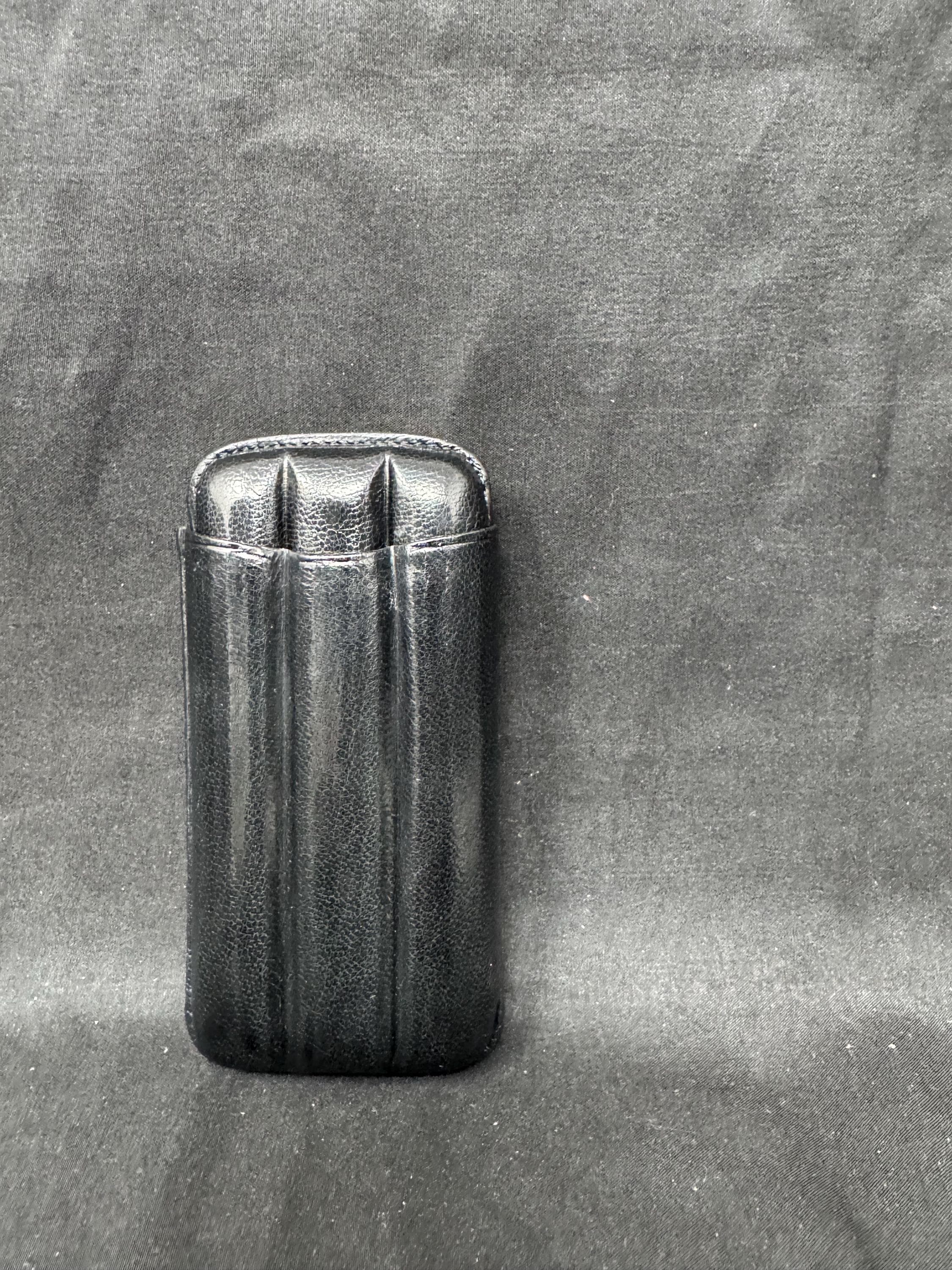 Ubrique Leather 3-Cigar Travel Case – German Bespoke Design