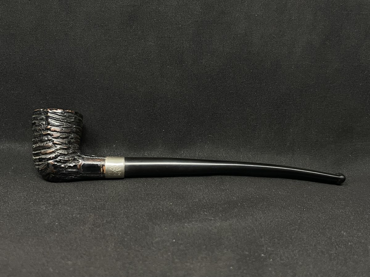 Rusticated churchwarden pipe with silver band